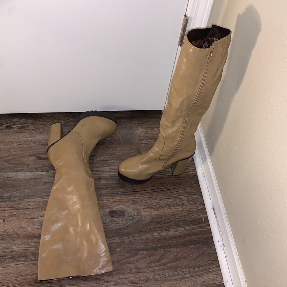 Tan boot heel